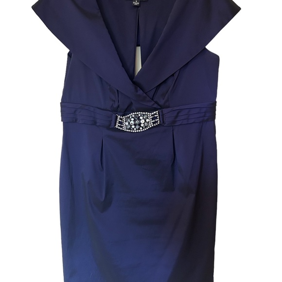R & M Richards Dresses & Skirts - R&M Richards Women's Sleeveless V-Neck Portrait Collar Navy Blue Sheath Size 16